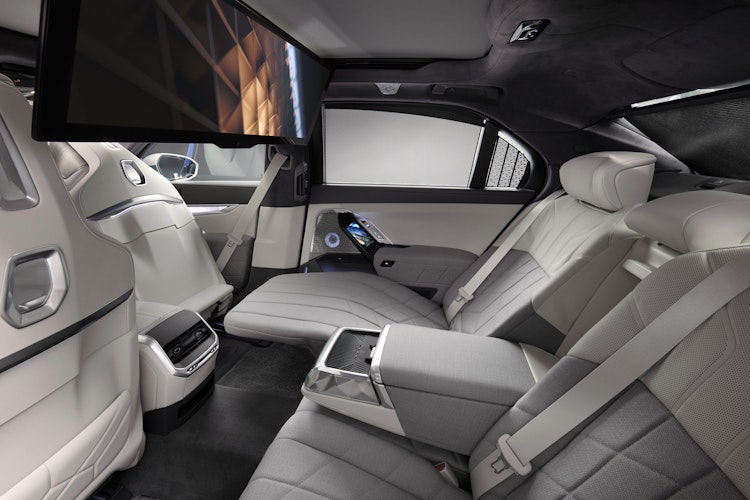 P90458224_The_new_BMW_i7_xDrive60._European_model_shown.jpg