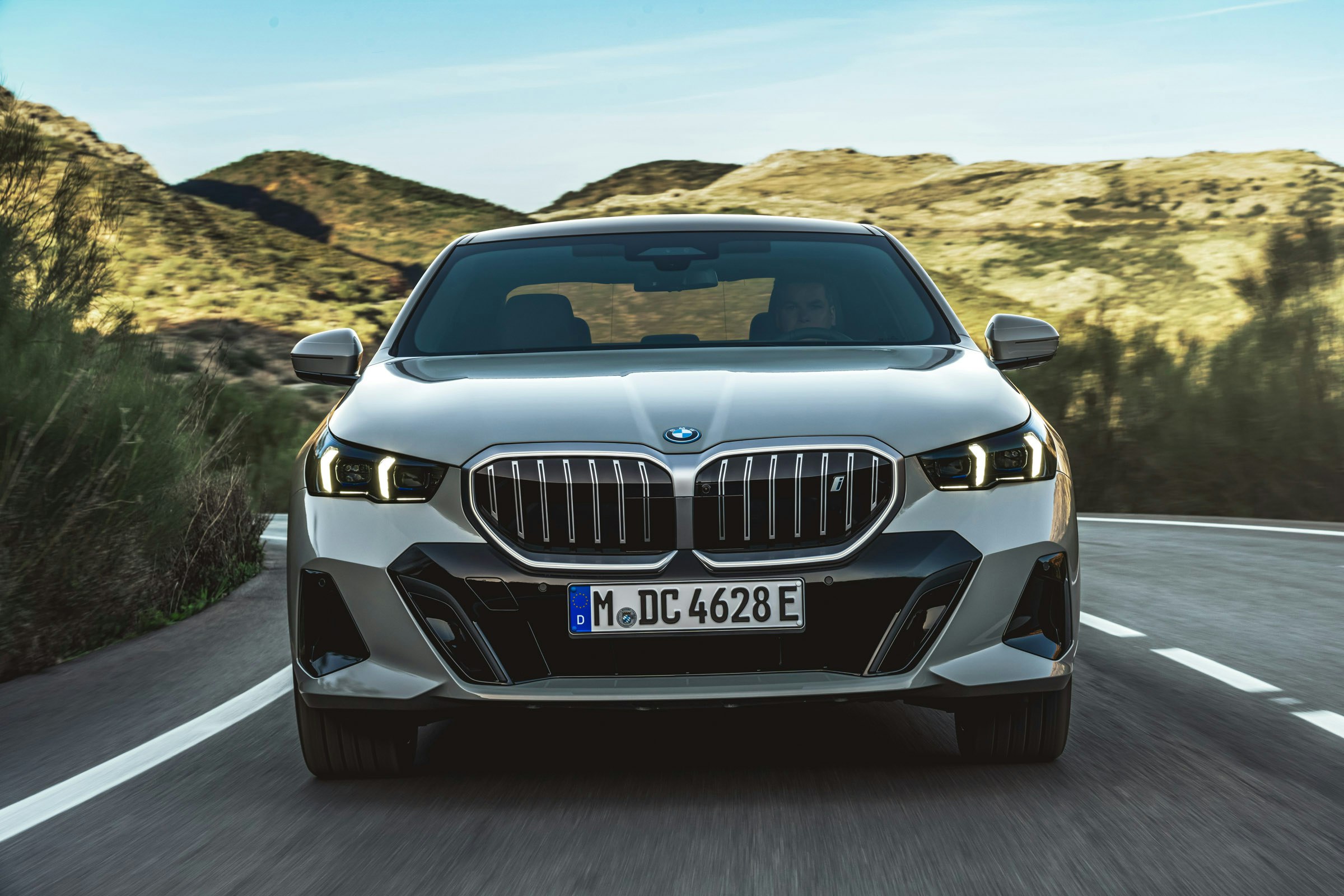 Introducing the 2025 BMW i5 EV and 5 Series! Specs, Wallpapers, Videos