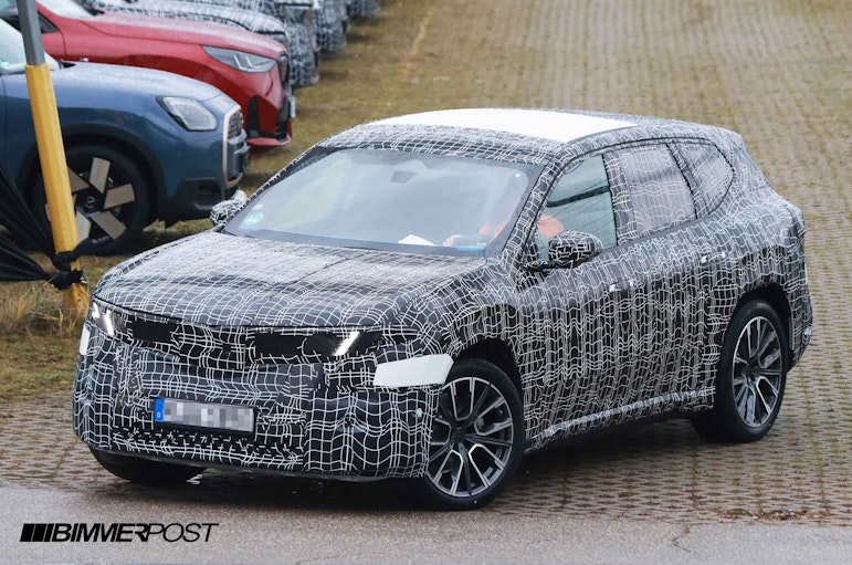 BMW%20iX3%204.jpg