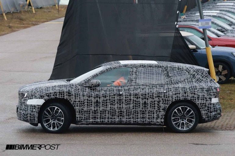BMW%20iX3%207.jpg