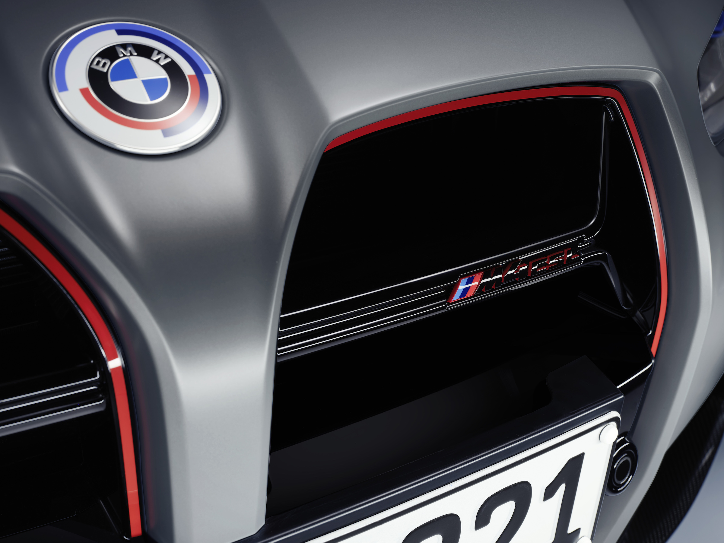 BMW%20M4%20CSL_Studio%20(14).jpg?w=142&h