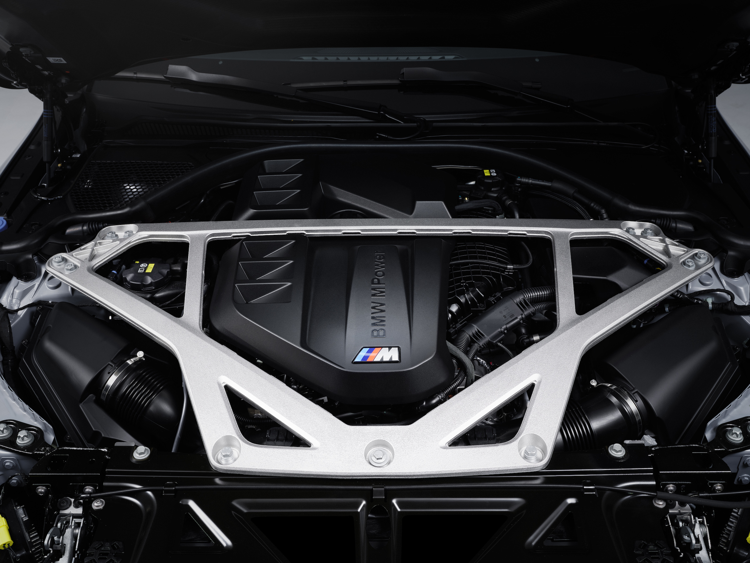 BMW%20M4%20CSL_Studio%20(25).jpg?w=142&h