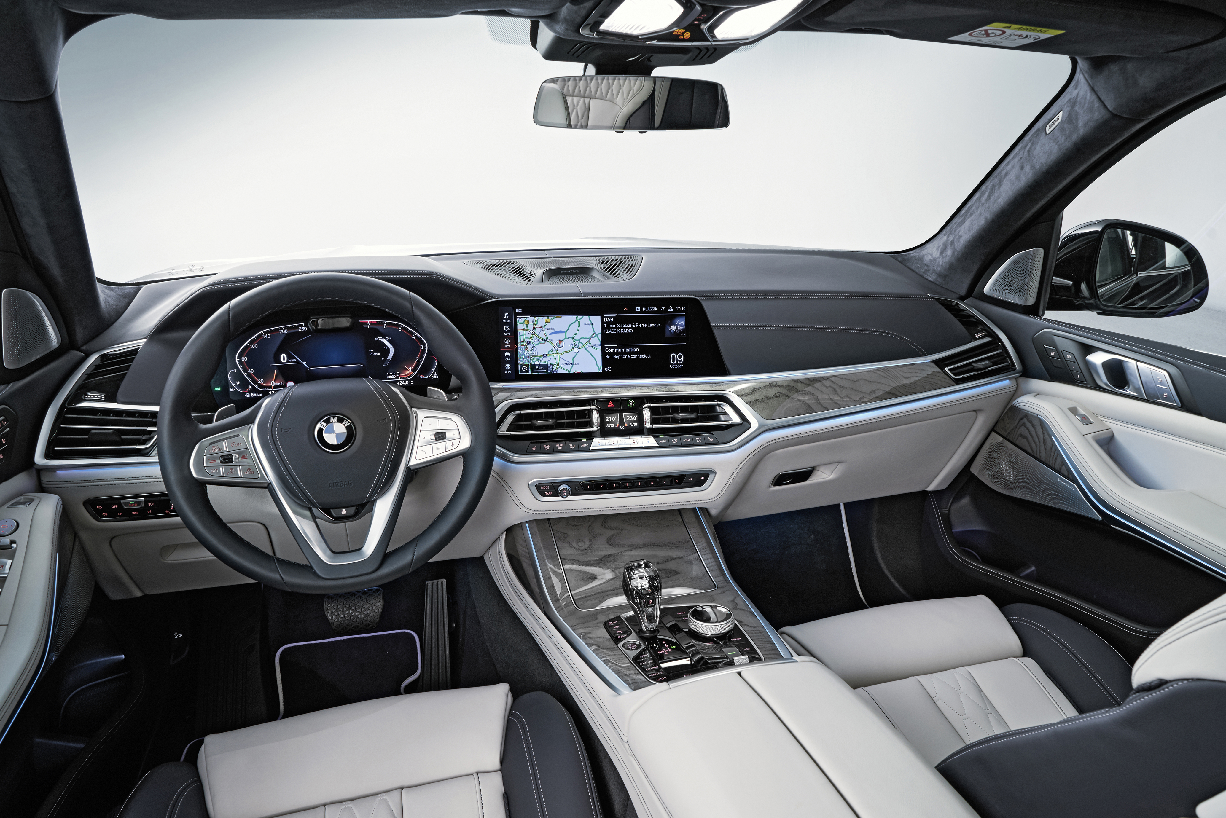 Bmw x7 сколько. BMW x7 xdrive40i. BMW x7 2022 салон. Новый BMW x7. BMW x7 Interior.